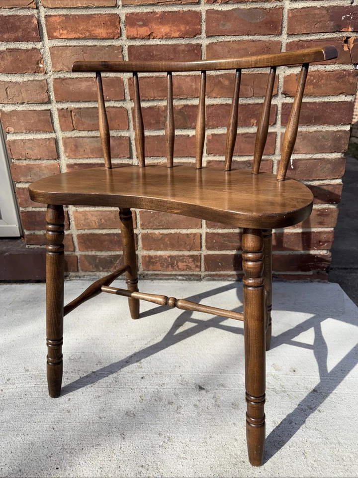 Silla de tocador con respaldo de husillo de nogal frijol de mediados de siglo taburete asiento de banco Foto 1 de 4