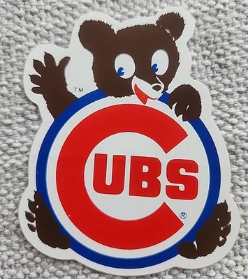 CHICAGO CUBS ~ Pegatina Vintage ~ Bear Cub 3.5" x 4.25" ~ Foto 1 de 2
