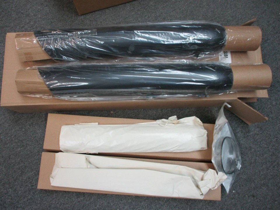 Harley Davidson OEM Screamin Eagle Softail Kit de silenciador doble negro 80813-10 Foto 1 de 4