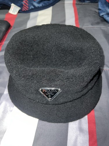Prada Cappello a Secchio Nero Small