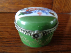 BOITE A PILULES PILULIER EN PORCELAINE D'ART DE LIMOGES DECOR FLORAL N°19 - Imagen 1 de 5