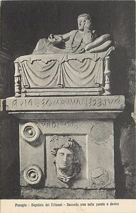 Perugia Sepolero dei Volumni Seconda urna nella parete a desira Italy POSTCARD - Picture 1 of 2