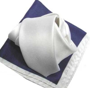 ABBINATA CRAVATTA BIANCA 6 CERIMONIA E POCHETTE BLU bordo contrasto BIANCO - Picture 1 of 1