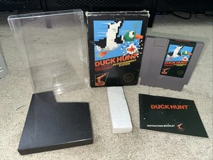 Duck Hunt - Nintendo NES (1985) Caja Negra - 5 Tornillos - Auténtico Completo En Caja Original - Imagen 1 de 7