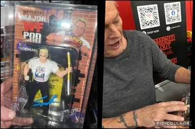 Boneco de luta livre autografado WWE Sandman assinado Major Bendies ECW AEW - Imagem 1 de 4