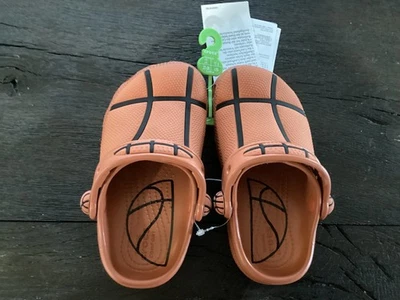 Классические баскетбольные сандалии для мальчиков размер C10 Crocs. Совершенно новый! Быстрая доставка! - Изображение 1 из 4
