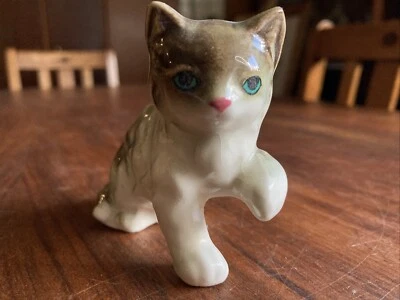 Vintage Small Porcelain Cat Kitten Figurine - Image 1 of 4
