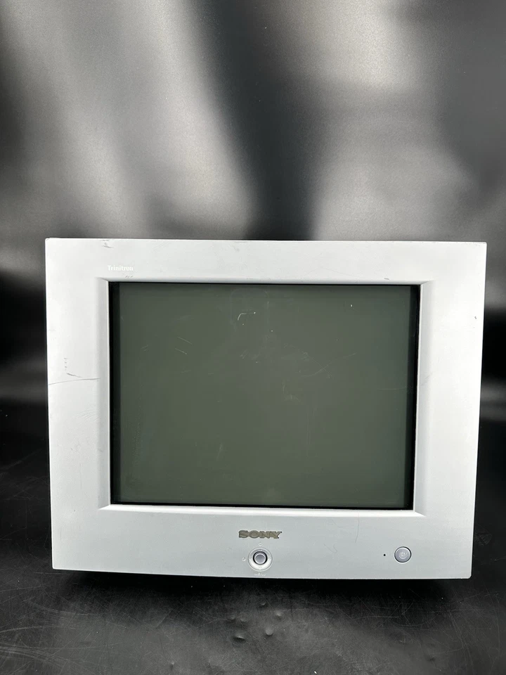 Sony Vaio HMD-A200 17" FD Trinitron VGA CRT Monitor with built in 4 port USB Hub - Image 1 of 4