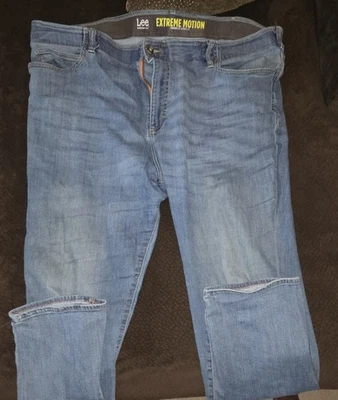 (2) JEANS MASCULINO LEE EXTREME MOTION 48 X 34 AJUSTE RELAXADO PERNA RETA AZUL ESCURO - Imagem 1 de 4