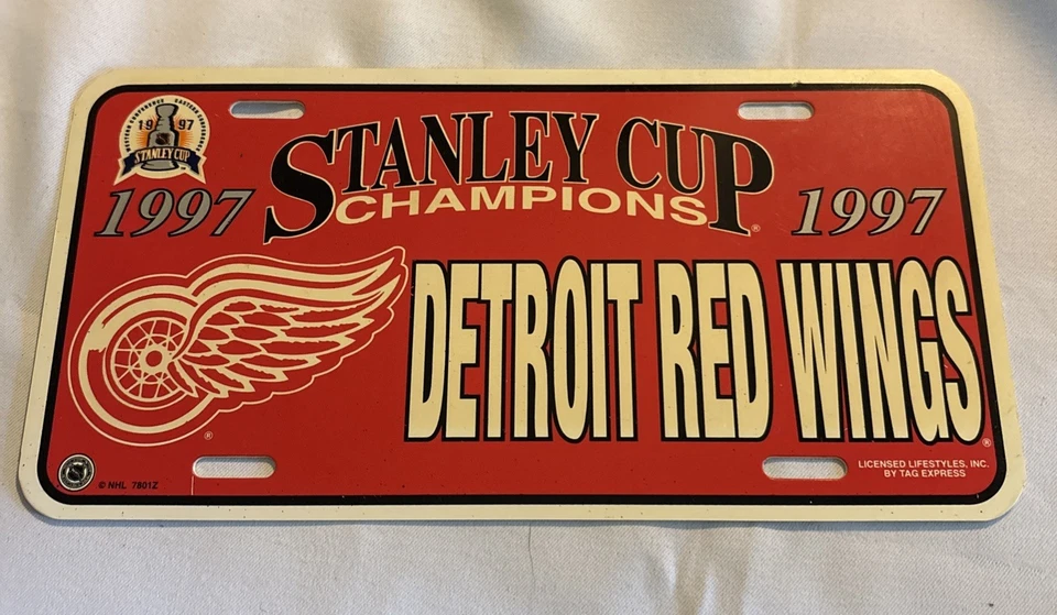 DETROIT RED WINGS 1997 STANLEY CUP CHAMPION PLASTIC LICENSE PLATE  - Image 1 of 2