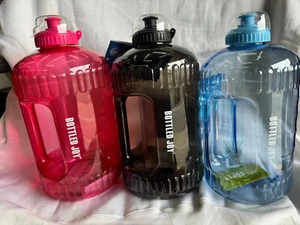Neu Flasche Joy 2,4 Liter 80 Unzen Wasser Flüssigkeit Flasche mit Griff - Bild 1 von 16