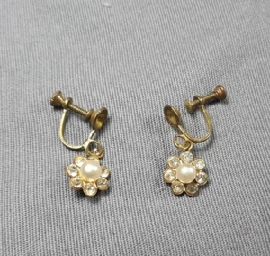 Deco Vintage Flower Faux Pearl Diamond Gold-Toned Screw On Clamp Earrings - Picture 1 of 2