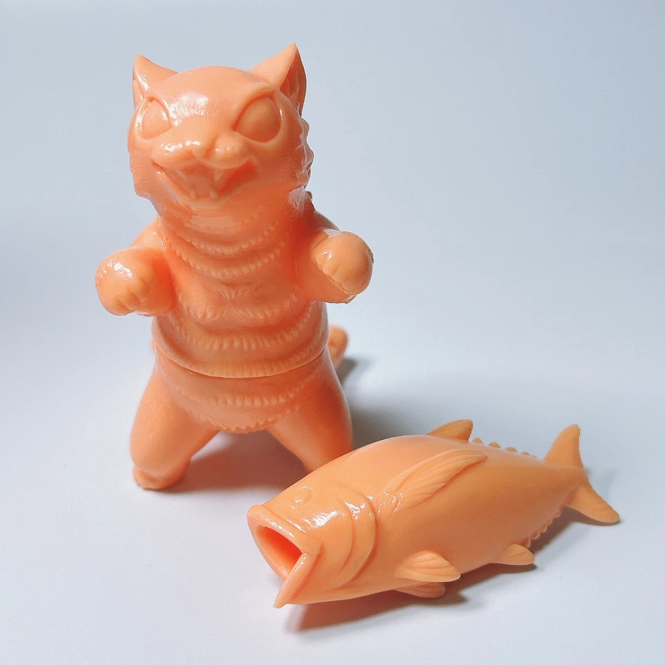 Figura MAX TOY Negra con Pez 4" Para concurso de pintura a color sin pintar Konatsu Foto 1 de 4