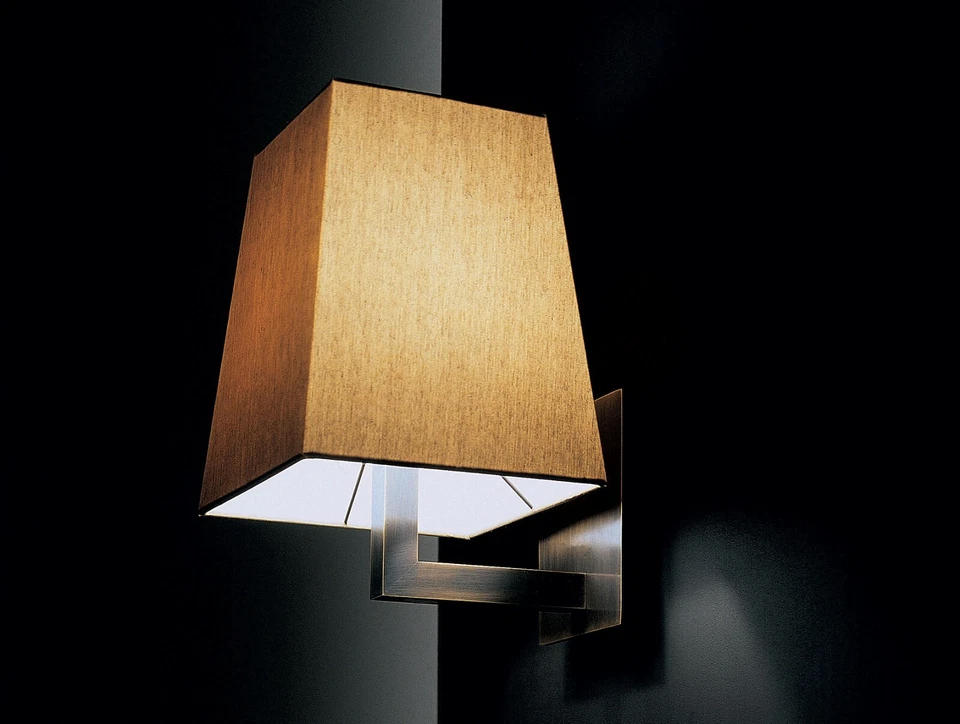 Aplique de lámpara de pared Contardi Quadra AP, acabado bronce satinado / pantalla marrón ópera NUEVO Foto 1 de 4