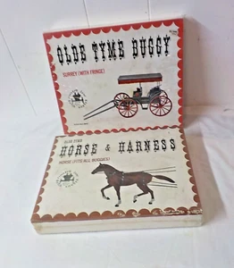 Vintage Olde Tyme Buggy und Olde Tyme Pferd und Geschirr 2er Set VERSIEGELTE VERPACKUNG - Bild 1 von 9