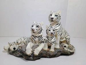 White tiger blue eyes statue mom and dad with cub Resin marking 11x8 - Picture 1 of 9