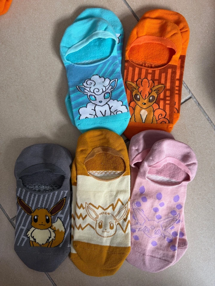 POKÉMON Pokemon Center no show socks Eevee/Vulpix