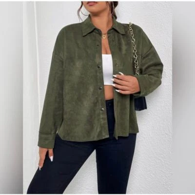 Chaqueta Camisa AMI Gamuza Cuero Abotonada Verde Oliva Talla Pequeña Foto 1 de 4
