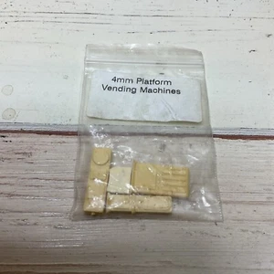 MODEL RAILWAY OR DIORAMA 4mm / OO GAUGE CAST RESIN VENDING MACHINES, - Picture 1 of 1