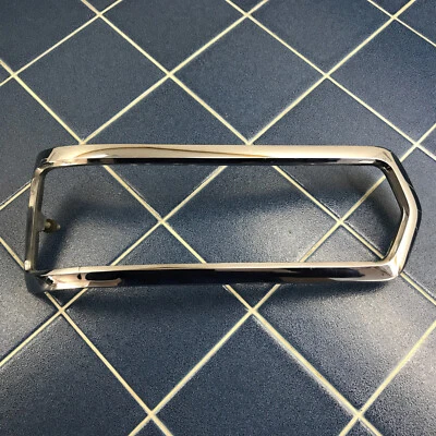 ОБОДОК ЗАДНЕГО ФОНАРЯ MERCEDES-BENZ W108 280SE W109 220 230 300 SEL СЛЕВА - Изображение 1 из 4