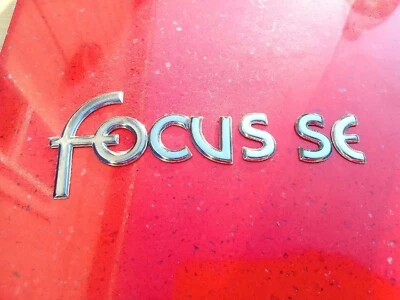 Ford Focus SE 2000-2004 puerta trasera emblema/placa de identificación 2001 2002 2003 04  Foto 1 de 4