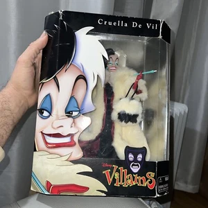 Exclusivo Parque Temático Disney -Villanos Disney - Muñeca Cruella De Vil *Nueva Rara con Caja - Imagen 1 de 12