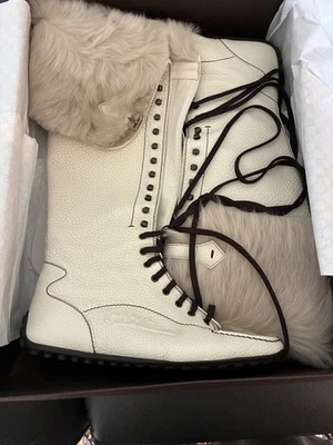 AUTHENTIC Louis Vuitton leather lace up/fur boots, BEAUTIFUL ! 9.5 or 10 ladies - Image 1 of 4