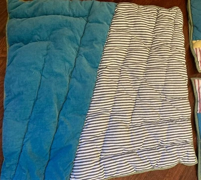 Funda falsa de almohada Pottery Barn para niños gato en el sombrero rayas gruesas acolchadas guinga Foto 1 de 3