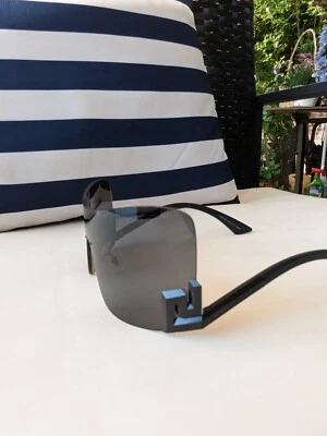 Gafas de sol versace negras. Nuevo. Llave Versace. Plástico negro. U N pieza de lujo habitual Foto 1 de 4