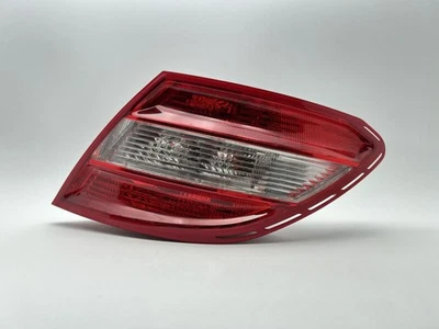 Luz trasera derecha Mercedes Benz C220 2008-2011 13239 Foto 1 de 4