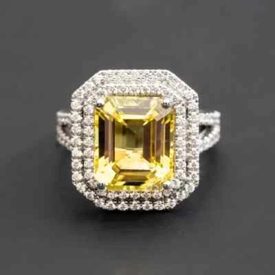 Anillo de compromiso de diamantes y zafiros amarillos talla esmeralda de 3,60 quilates de oro blanco de 14 quilates Foto 1 de 4