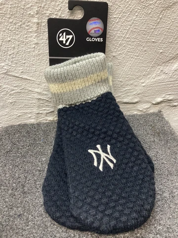 47 Brand MLB Baseball NEW YORK YANKEES Winter Knit Woven WOMENS Mitten Gloves Cover