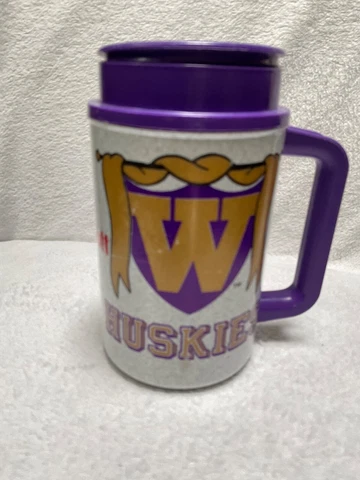 UW University of Washington Huskies Plastic Mug Football Vintage Cover