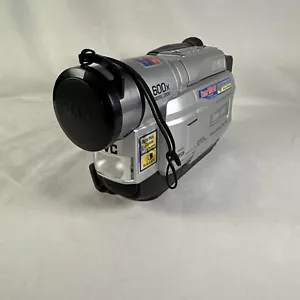 JVC Compact VHS Camcorder GR-SXM740U UNTESTED AS IS - Picture 1 of 8