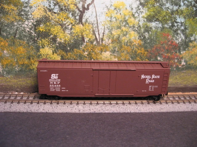 MICRO-TRAINS N SCALE #32080 50' STANDARD BOX CAR W/PLUG DOOR NICKLE PLATE #85499 - Image 1 of 1