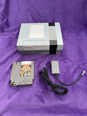 Nintendo NES-001 Console Not Working (For Parts or Repair) - Image 1 of 4