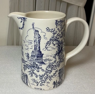 Jarra de porcelana azul y blanca Tiffany & Co “New York Toile” 2002 hecha en Inglaterra Foto 1 de 4
