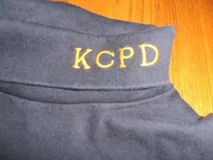 VINTAGE/SELTEN-KCPD "KANSAS CITY POLICE DEPARTMENT" BESTICKT L/S ROLLKRAGEN HERREN XL - Bild 1 von 6
