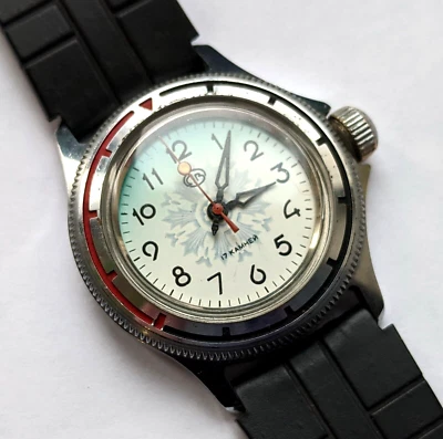 Reloj soviético vintage VOSTOK KOMANDIRSKIE MINI "Copo de nieve" hecho en la URSS años 80 Foto 1 de 4