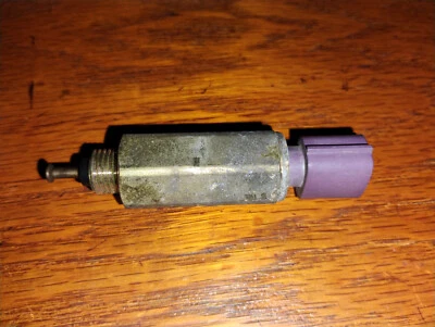 Electroválvula 95-99 para control de ralentí de aire Nissan Máxima Infiniti I30 E9T16071A Foto 1 de 4