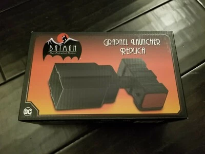 NECA: DC Batman The Animated Series - Réplica de utilería Grapnel Launcher Foto 1 de 4