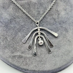 Vtg MCM Avon Modernist Articulated Necklace Silver Tone Moving Pendant 20" Chain - Picture 1 of 5