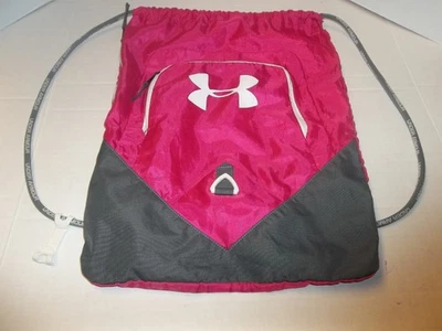 Bolso de gimnasio Under Armour rosa y gris con cordón Foto 1 de 2