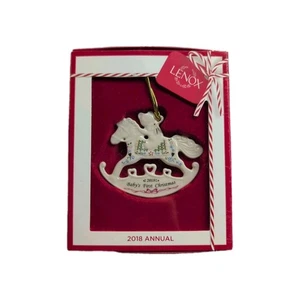 Lenox 2018 Baby's First Christmas Mecedor Horse Ornamento con Caja - Imagen 1 de 2