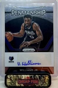 AUTOGRAFO VINCE WILLIAMS JR 2023-24 PANINI PRIZM PENNA PNM-VWJ GRIZZLIES - Foto 1 di 3