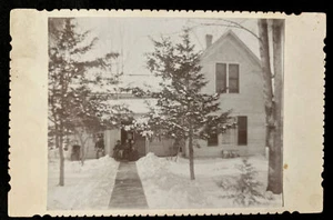 Tarjeta de gabinete de la década de 1880 foto casa blanca en la familia de nieve en porche a.b. Reid - Imagen 1 de 11