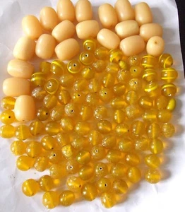 PERLES EN PATE DE VERRE   BOULES JAUNES DECOREES ET PERLES RESINE*** - Picture 1 of 3