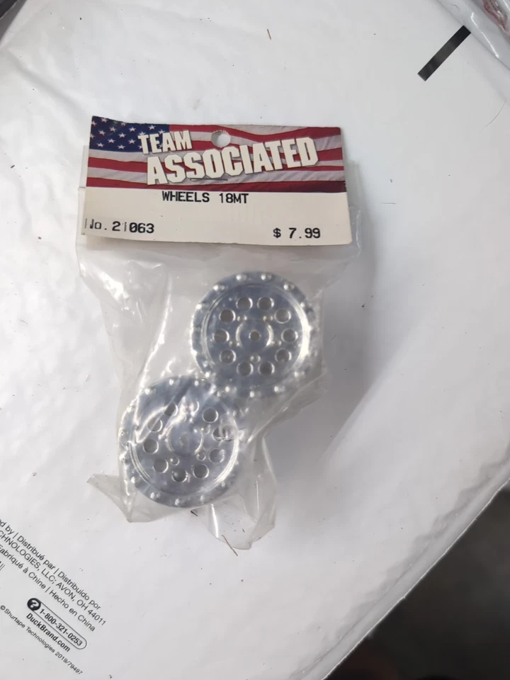 Team Associated 21063 18MT Chrome Wheels ASC21063 - Image 1 of 1