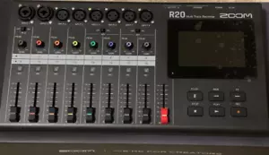 Zoom R20 Controller Interfaccia Registratore Multitraccia 16 Tracce Giappone - Foto 1 di 3