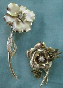 2 Vintage Flower Brooches - Picture 1 of 5